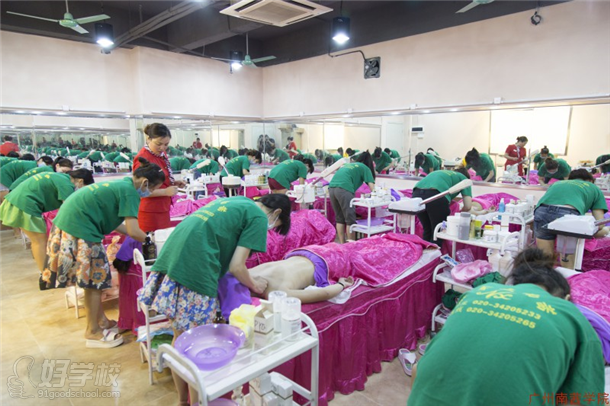 南茜美容实践课堂展示