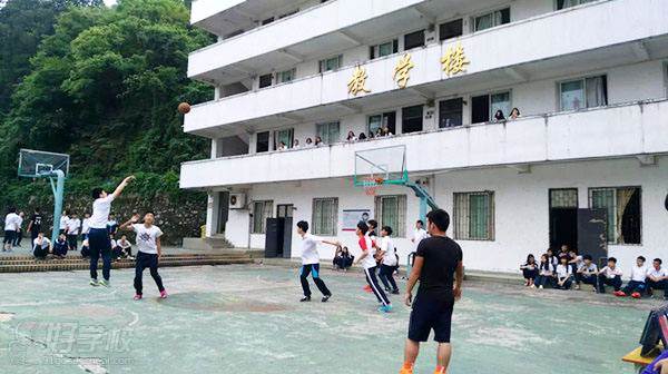 广州市总工会外语职业学校环境好不好?_校园