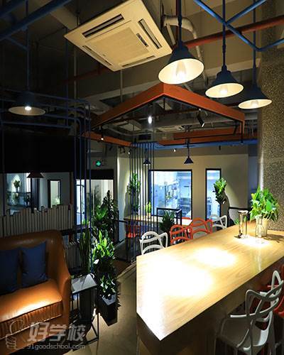 烹饪技师,中餐培训师,产品研发师 个人情况: 23年中餐从业经