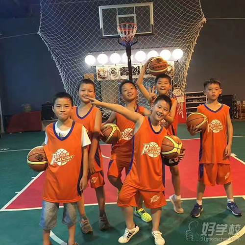 武汉极光篮球俱乐部学员风采 武汉极光篮球俱乐部学员风采