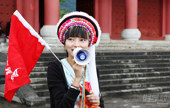 导游应该如何处理游客丢失有关证件?