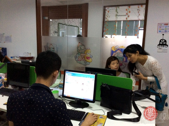 华信培训淘宝天猫班学员参观知名电商企业爱度