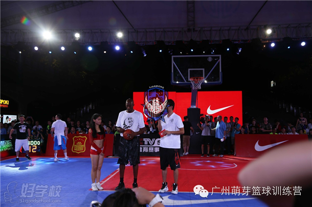 NBA巨星科比莅临广州萌芽篮球训练营-广州萌
