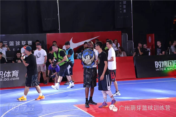 NBA巨星科比莅临广州萌芽篮球训练营-广州萌