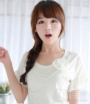 艺纭美发学校以专业的角度分析几款适合冬季长