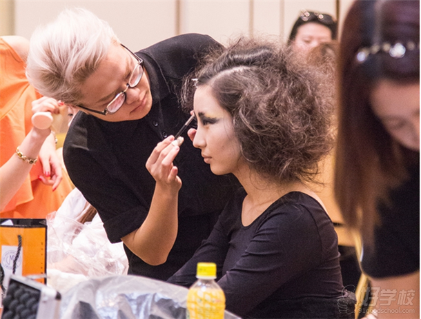 Visen老师荣获中国十大星级化妆师大奖-乔古造