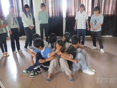 坐地起身:训练团队协作精神