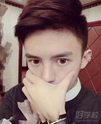 2015男生最流行什么发型? 斜庞克发型最受关