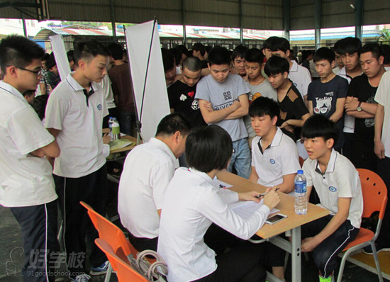 东风日产连续五年到广州市白云工商技师学院招