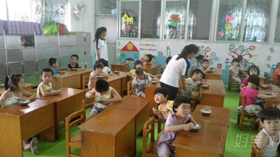 学前教育专业2013级学生赴幼儿园实习-广东省