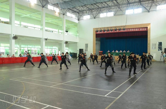 广东农工商职校举行学生警体技能汇报表演-广