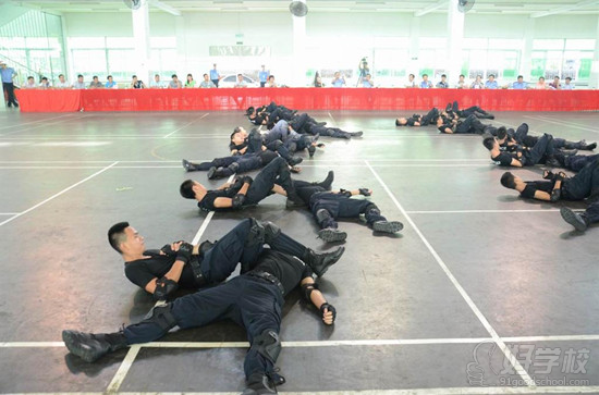 广东农工商职校举行学生警体技能汇报表演-广
