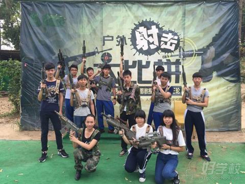 电子商务专业部14E1创新班开展户外拓展活动