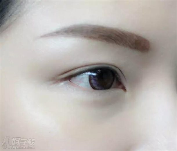 纹眉和眼线变淡后怎么办-鑫乐彩艺术教育学院