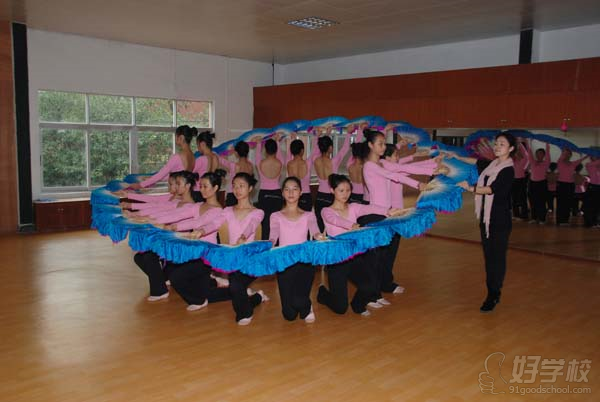 广州《计算机动漫与游戏制作》初中起点3年制