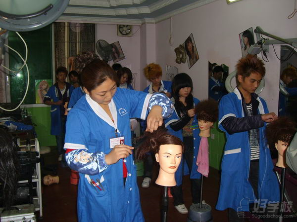 初级美发师课程-广州芳龄盛美容培训-【学费,地
