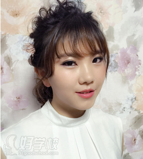 武汉自我形象气质提升课程-武汉爱弥时尚教育