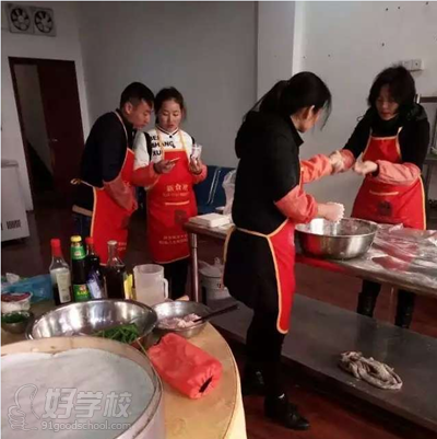 新食玳餐饮培训教学现场.png