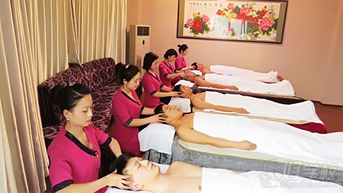 深圳美容师高级培训课程-深圳非凡美容美发化