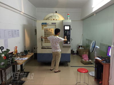 深圳銘思模具數控技術培訓中心實操環境