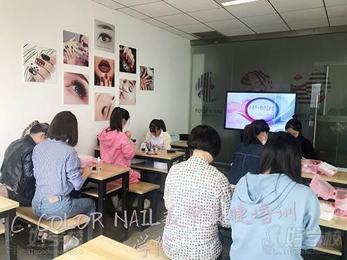 南昌巡彩美业培训中心 上课现场 南昌巡彩美业培训中心 上课现场