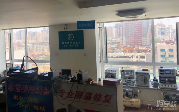 昆明蓝腾手机维修培训中心 学校环境 昆明蓝腾手机维修培训中心 学校环境